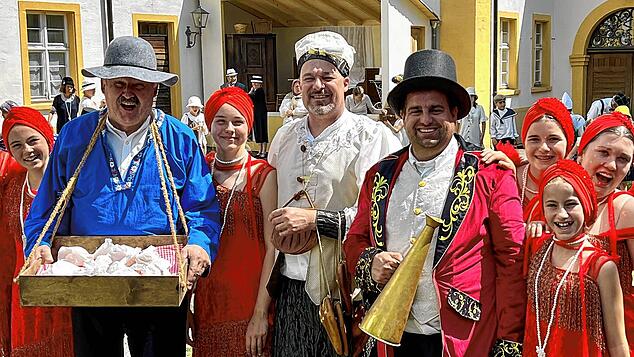 Drei Bürgermeister spielen im Freilichttheater „Die Schwarze Rose“ in Riedern am Wald mit (von links): Thomas Kaiser (Häusern), Marcel ...