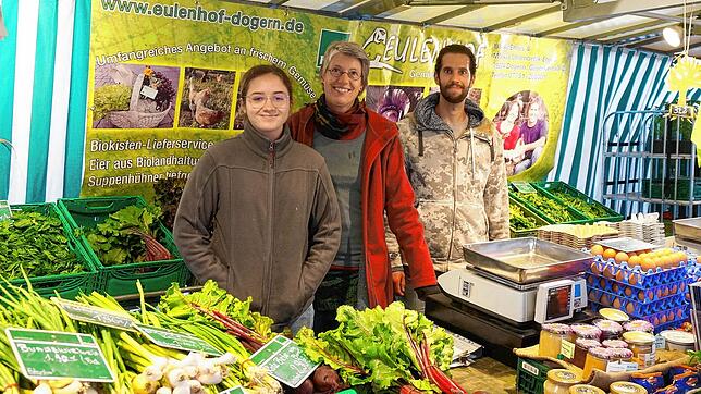 Milla Friede (von links, freiwilliges ökologisches Jahr), Ulrike Ehnes und Rico Fernandes (Mitarbeiter) von der Dogerner Gemüsegärtnerei ...