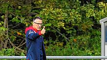 Daumen hoch bei Trainer Neno Rogosic und dem FC Rielasingen-Arlen II nach dem klaren 5:0 über die Spfrde Owingen-Billafingen.