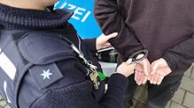 Nein, die Handschellen klickten in diesen Fällen nicht. Die Täter sind über alle Berge. Symbolfoto.