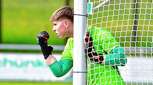 Starke Nerven: Torwart Niklas Frey vom SV Blau-Weiß Murg parierte beim Stand von 0:2 gegen den VfB Waldshut einen Strafstoß. Im zweiten ...