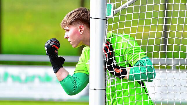 Starke Nerven: Torwart Niklas Frey vom SV Blau-Weiß Murg parierte beim Stand von 0:2 gegen den VfB Waldshut einen Strafstoß. Im zweiten ...