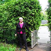 Wie ein böser Spuk: Michaela Tartsch berichtet, wie vier Mann eines Poserautos durch ihr Gartentor kamen, und einfach in ihren Garten an ...