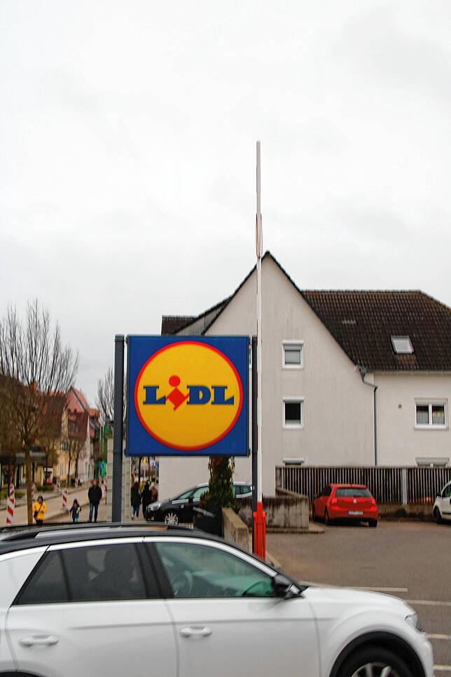 Beim Lidl-Markt an der Villinger Straße verhindert eine Schranke die Einfahrt außerhalb der Öffnungszeiten.