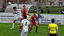 Unruheherd: Tim Siegin (Mitte) traf doppelt beim 3:1-Sieg des VfR Bad Bellingen gegen den FC Schönau.