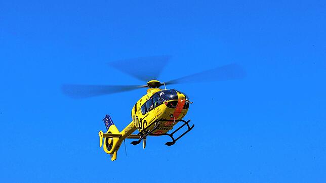 Rettungshubschrauber “Christoph 33„ ist im Landeanflug. (Symbobild)