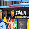 Der Bus der Spanischen Nationalmannschaft vor dem Öschberghof in Donaueschingen. Mit diesem wird das Team am Samstag abreisen – Richtung ...