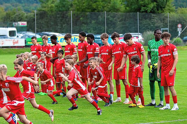 Bild 4: U19 des SC Freiburg gewinnt Test in Eggingen gegen den SV Schaffhausen mit 4:1 – wir haben Fotos!