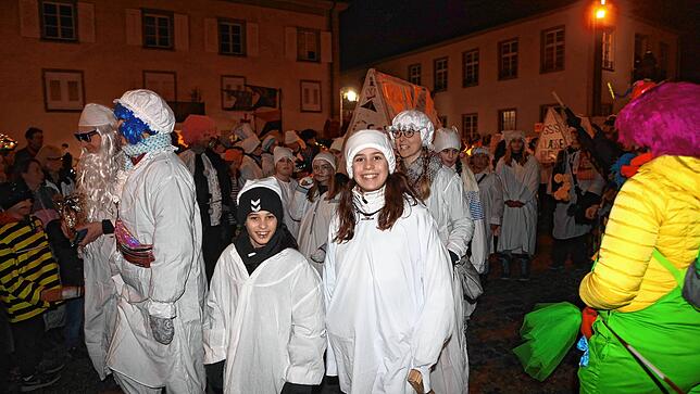 Bild 17: Schmotziger Dunschtig: Ho Narro! Im Schlafgewand geht&lsquo;s durch die Altstadt