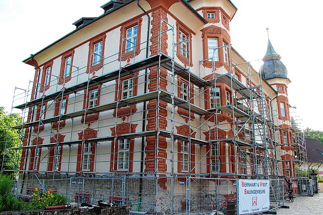 Schloss Bonndorf wird derzeit saniert. Es ist Kulturzentrum des Landkreises. Die Schloss-Narrenstuben und die Stadtbibliothek sind hier ...