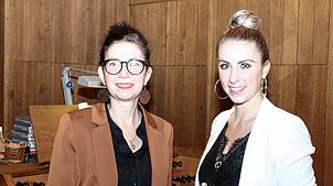 Organistin Franziska Rogg (links) und Querflötistin Sophia Liebwein begeistern mit ihrem Jahresabschlusskonzert in der Kirche St. ...
