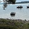Das Auto wird aus dem See in Überlingen gezogen.