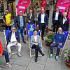 Gemeinsam für den Wiederstart des Singener Handels (stehend von links): Marcel Da Rin, Philipp Künz, Dirk Oehle, Klaus-Peter Wentzel, OB ...