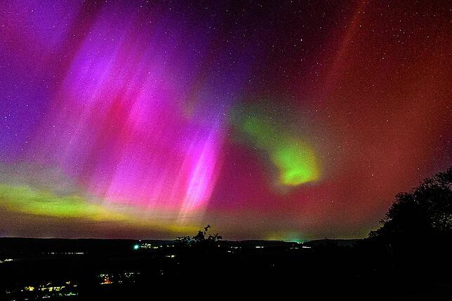 Bild 10: Polarlichter malen den Himmel über dem Hegau bunt: Das sind die schönsten Bilder