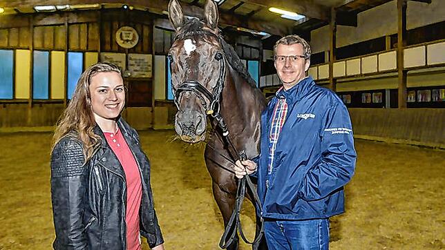 Ende einer Institution: Die Bodenseereiter (hier die beiden Vereinsvorstände Sarah Bischof und Andreas Steidle mit dem Trakehner ...