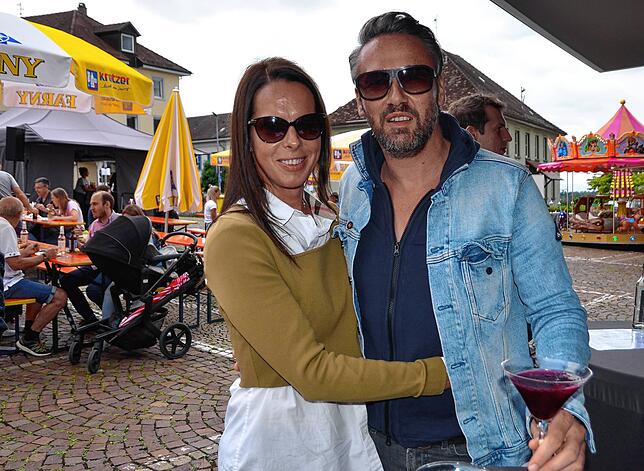 Helena Loringhofen und Matthias Göbel warten auf ihre Austern.