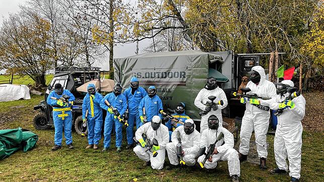 Erste Teams beim Probebetrieb auf der neuen Paintball-Anlage in Oberglashütte der Firma &bdquo;GS Outdoor Events&ldquo;.