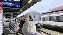 Hier beginnt die Strecke der Gäubahn: Bestenfalls können Reisende von Singen nach Stuttgart ohne Umstieg fahren. Das ist ab 2026 für ...