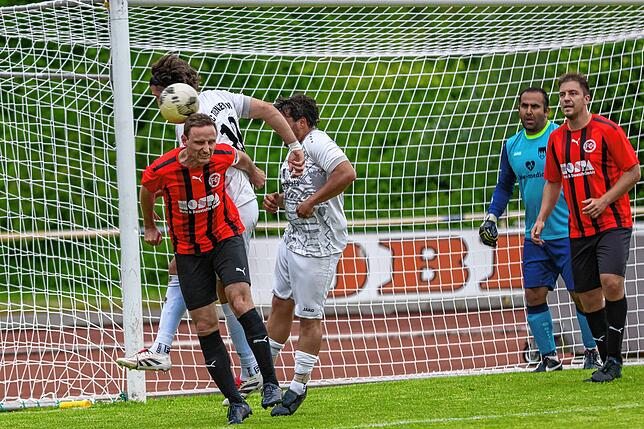 Bild 9: FC 08 Bad Säckingen unterliegt beim FC Tiengen 08 II mit 2:3 – und wir haben Fotos!