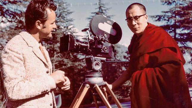 Hermann Schlenker und der Dalia-Lama treffen sich 1972 in Nordindien.