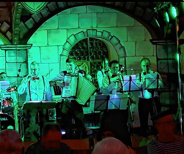 Bild 24: Beste Stimmung beim bunten Abend in Weilheim