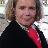 Astrid von Friesen (66) studierte Erziehungswissenschaft mit den Fächern Psychologie und Soziologie. Sie ist Lehrerin für Deutsch und ...