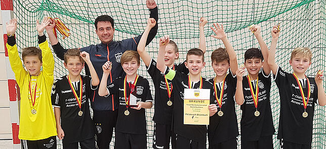 Nur ein Gegentor: Souverän siegten die E-Junioren des FV Lörrach-Brombach mit (von links) Jona Schwarz, Kingston Barwick, Matteo Weiß, ...
