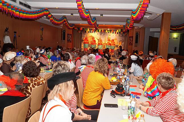 Bild 1: Die schönsten Bilder der Wieberfasnet in Villingen: Fasnet mit der Frauengemeinschaft St. Bruder Klaus