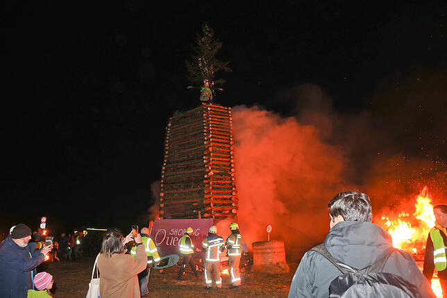 Bild 31: Litzelstetten 2025: Diese Funkenfeuer-Bilder fangen die Tradition perfekt ein!