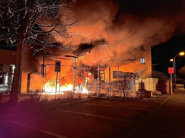 Brand im Coop in Buchs am 31. Januar 2022: Das Feuer wütete im vergitterten Bereich bei der Anlieferungsrampe.