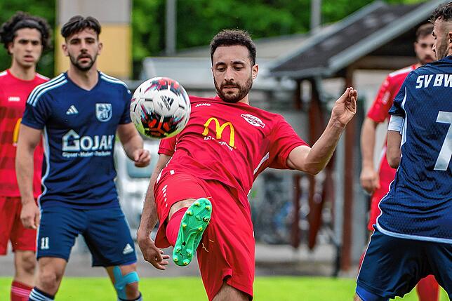 Ein halbes Jahr ist‘s her: Noch in der vergangenen Saison spielte Ismail Palit noch aktiv für den FC Wallbach. Das will er mit ...