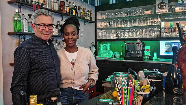 Uwe Brechenmacher und seine Partnerin Regla Milagros Portuondo betreiben seit Anfang Dezember die Bar &bdquo;Rincon de Cuba&ldquo;.