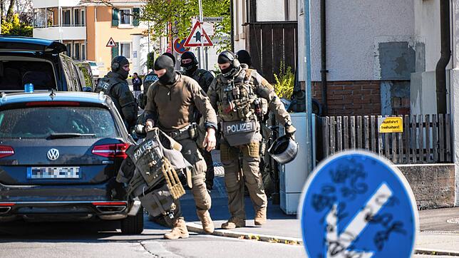 (Archivbild) Am frühen Ostermontag können bei einem Polizeieinsatz in der Konstanzer Fürstenbergstraße die vier Männer festgenommen ...