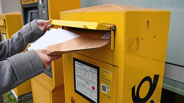 Jetzt hat sich die Bundesnetzagentur in das Postchaos im Hegau eingeschaltet und vor Kurzem eine Anlassprüfung auf den Weg gebracht. Der ...