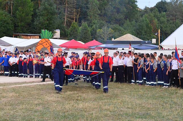 Bild 9: Bilder des Kommandantenempfangs und der Eröffnungsfeier des Zeltlagers der Jugendfeuerwehren im Landkreis Konstanz