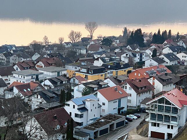 Die Silberdistel (gelbes Gebäude) inmitten in der 2000-Seelen-Gemeinde Sipplingen steht seit einem halben Jahr leer. Vermutlich hohe ...