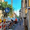 Gemütlich Kaffee trinken auf einer Baustelle? Die Betreiber des Cafés Dolce Vita in der Zollernstraße machen das Beste aus der ...