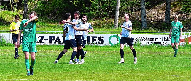 Bild 1: SV Buch besiegt SV Waldhaus im Derby mit 4:0 – und wir haben Fotos!