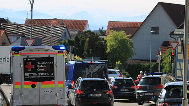 Ein Rettungswagen fährt am Dienstag, 10.&nbsp;September, um 11.48 Uhr zu einem Einsatz. Im Bereich der Straße Am Stadtgraben wechselt ...