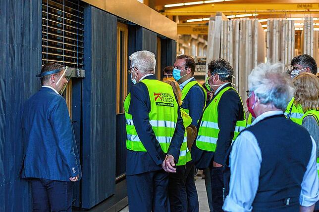 Innovativ: Ziel war auch das Unternehmen Holzbau Bruno Kaiser in Bernau, das aktuell mehrere Mehr- und Einfamilienhäuser in Tiengen ...
