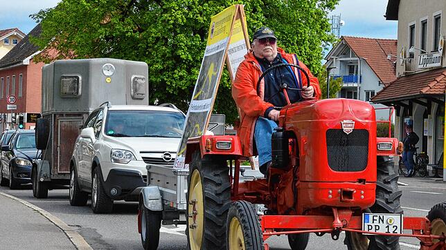 Ausgebremst: Mit der Aktion am Donnerstagnachmittag wollte die Interessengemeinschaft Pro Südumfahrung auf die Verkehrsverhältnisse in ...