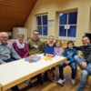 Unser Bild zeigt das Übersetzer-Ehepaar Gerhard und Maria Heinzle und die Familie: Yra, Lena, Alina und Artem sowie Übersetzer Christoph ...