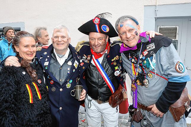 Bild 9: Bunt, bunter, Konstanzer Fasnacht: So fantasievoll geht es auf dem Münsterplatz zu