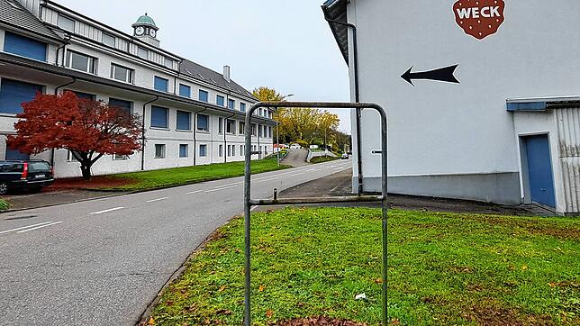 Schilder-Diebstahl nahe der Weck am nördlichen Ortseingang: Das Öflinger Ortsschild ist weg.