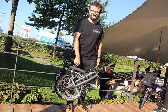 Nur 11,5 Kilo wiegt das Klapprad SLL von Brompton und kommt ganz ohne Motor aus.