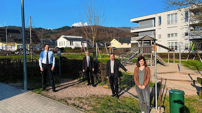 Auch in der Stadtverwaltung gilt: Abstand halten! Ordnungsamtsleiter Stefan Schmitz, Bürgermeister Michael Thater, Bauamtsleiter Thomas ...