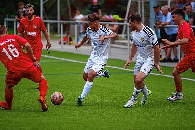 Bild 9: Dem SV 08 Laufenburg II gelingt der Ausgleich zum  3:3 beim FC Bergalingen – und wir haben Bilder!