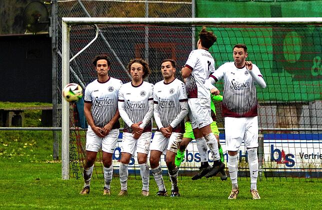 Bild 7: Acht Tore im Duell zwischen FV Walbertsweiler und SV Deggenhausertal. Wir haben die besten Bilder!
