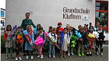 Klasse 1b: Die Erstklässler mit ihrer Klassenlehrerin Mirjam Kunkel.