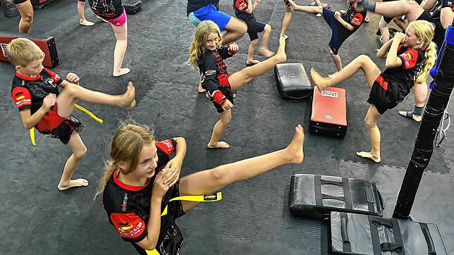 Einblick in das Eltern-Kind-Training im Kickboxen beim Fight Club Radolfzell.